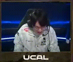 j9九游会官方登录Ucal：今天错失生涯首个五杀太激动，掉下椅子太痛所以才爆了粗口