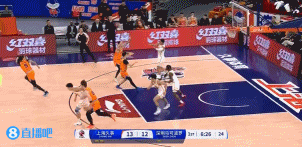 j9九游会老哥俱乐部交流敢打敢拼！王浩然首节打满12分钟6中4拿到11分&上演反击飞身劈扣