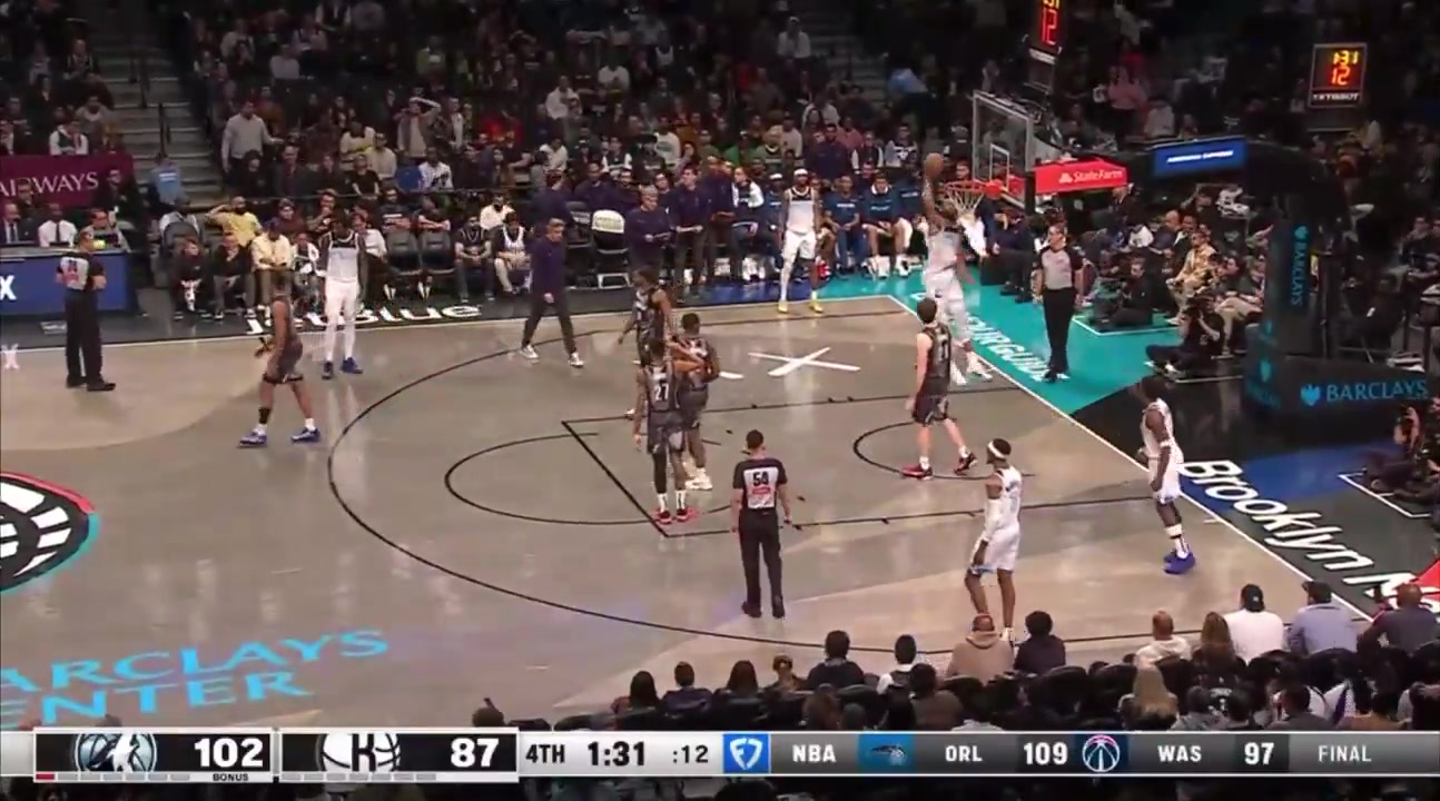 ag九游会亚洲真人第一品牌😂28分华子正要攻芬奇暂停了！华子急了：为啥？让我再拿2分啊