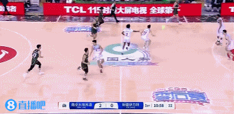 j9九游会老哥俱乐部交流延续火热！林葳冲击篮筐频频得手独得6分 还穿针引线送出3次助攻