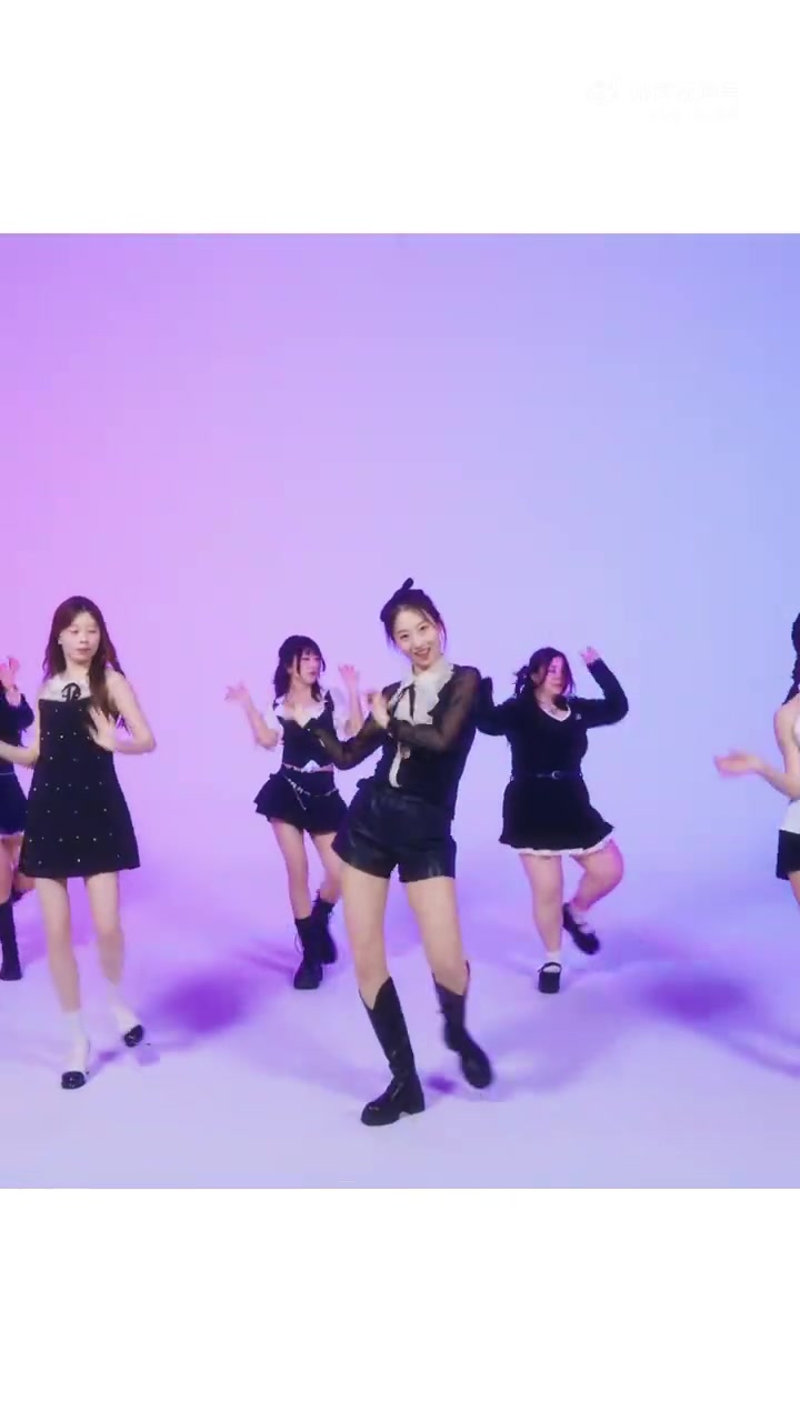 j9九游会官方登录老婆打窝？PCL解说joy分享视频：看下我老婆的胜利之舞什么水平