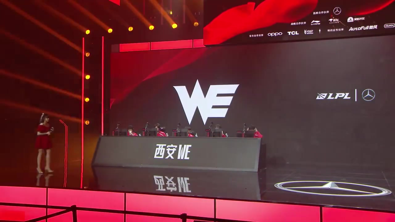 j9九游会老哥俱乐部交流阿妈忒拉斯✇ 驼子姐化身宇智波骆歆 登场摆出佐助天照pose