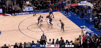 ag九游会亚洲真人第一品牌怒不可遏😡小哈达威最后疑似被哈特犯规 小JB冲进场追着裁判骂