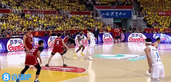 j9九游会老哥俱乐部交流😥这下麻烦了！曾凡博掩护被吹犯规&个人第三次