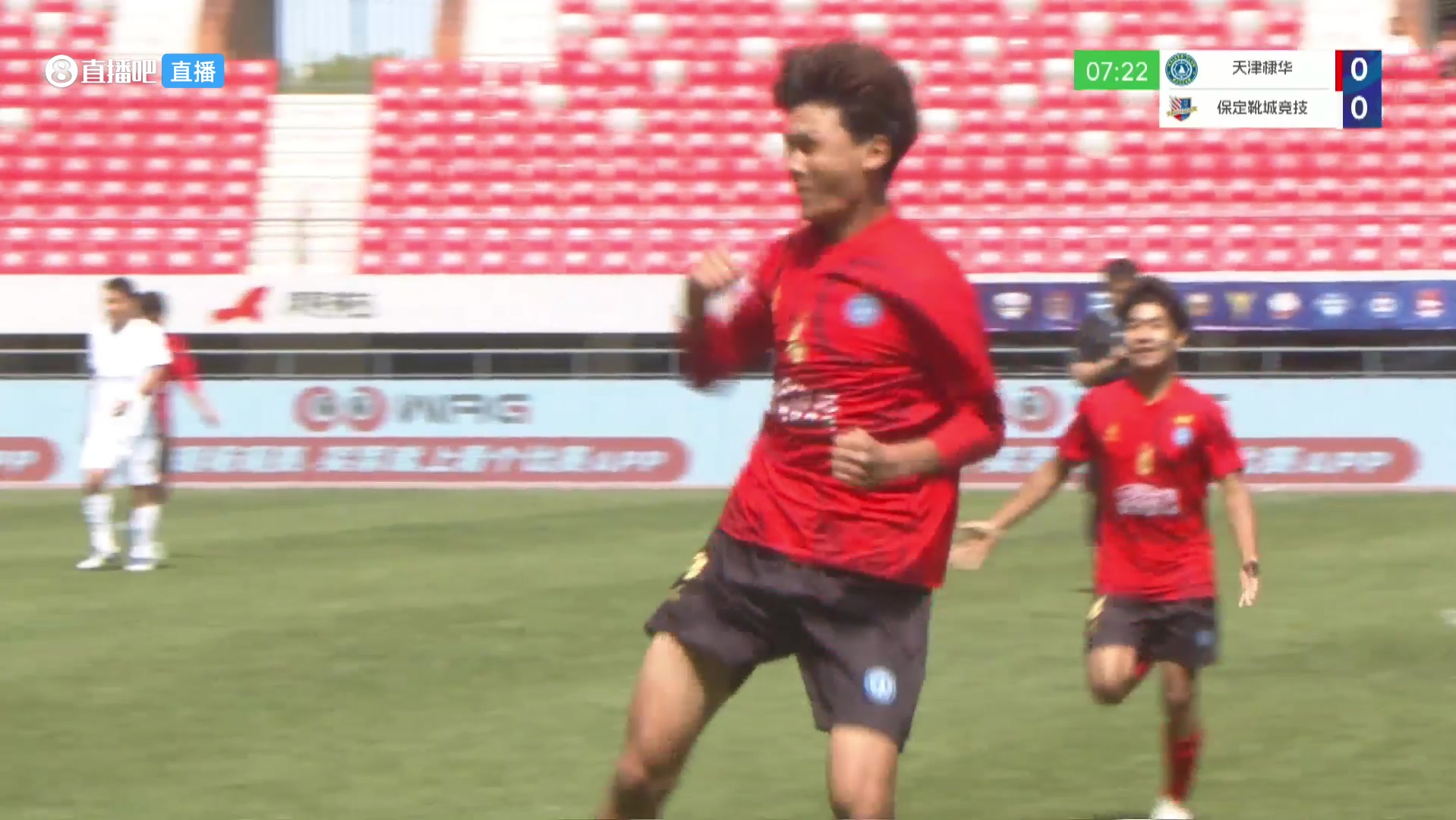 j9九游真人游戏第一平台天外飞仙🤩中冠赛场惊现中圈不停球吊射，复刻斯坦科维奇神仙球