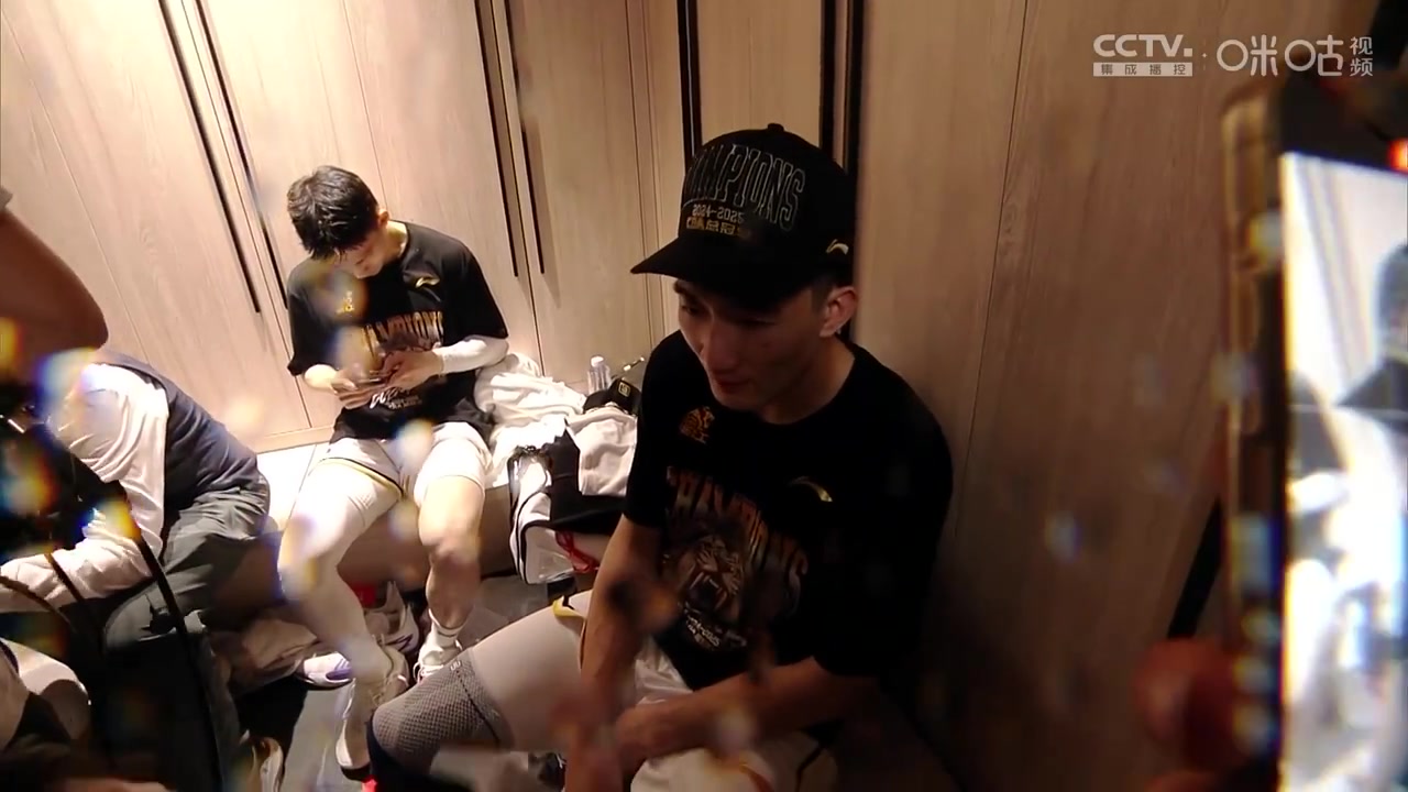 j9九游会老哥俱乐部交流孙铭徽谈夺冠：这是我们应该拿到的 希望不止是这一个冠军