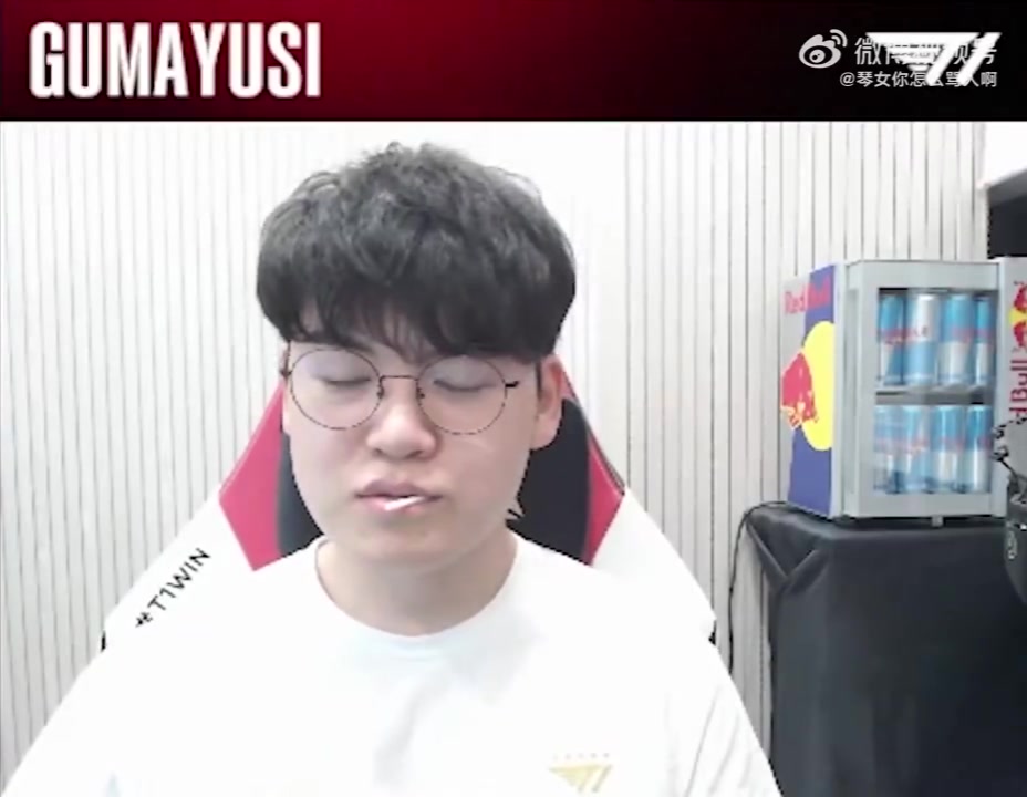 九游会·j9官方网站Gumayusi：打职业前，我曾经考虑过比赛时永远叼着棒棒糖打游戏