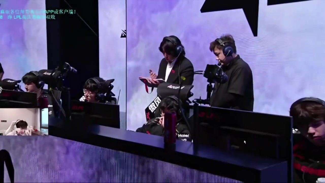 j9九游真人游戏第一平台957：闻到了第五把的味道；马铁：身价差很多WE要荣了