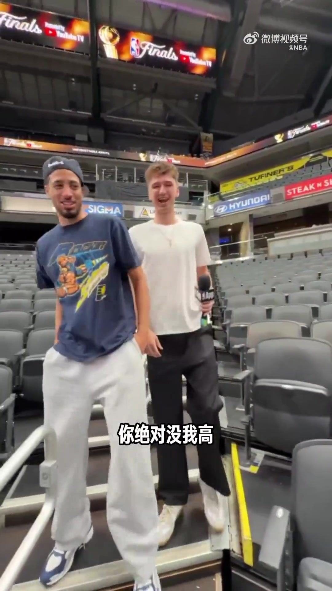 j9九游会官方登录懂事🤣布泽利斯采访G4 不想看起来比哈利伯顿高&两人互换位置